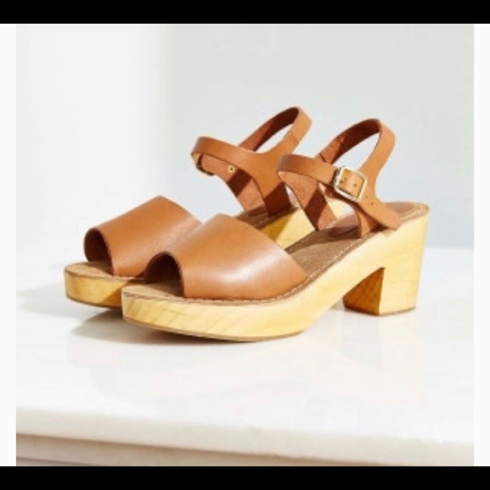 Urban Outfitters Peep-Toe Leather Platform Clogs